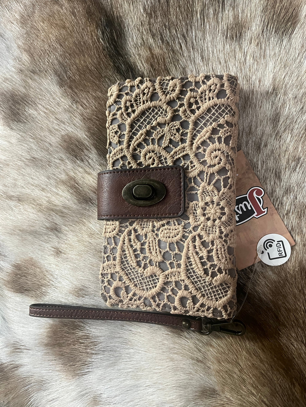 Cream and Lace Overlay Wristlet