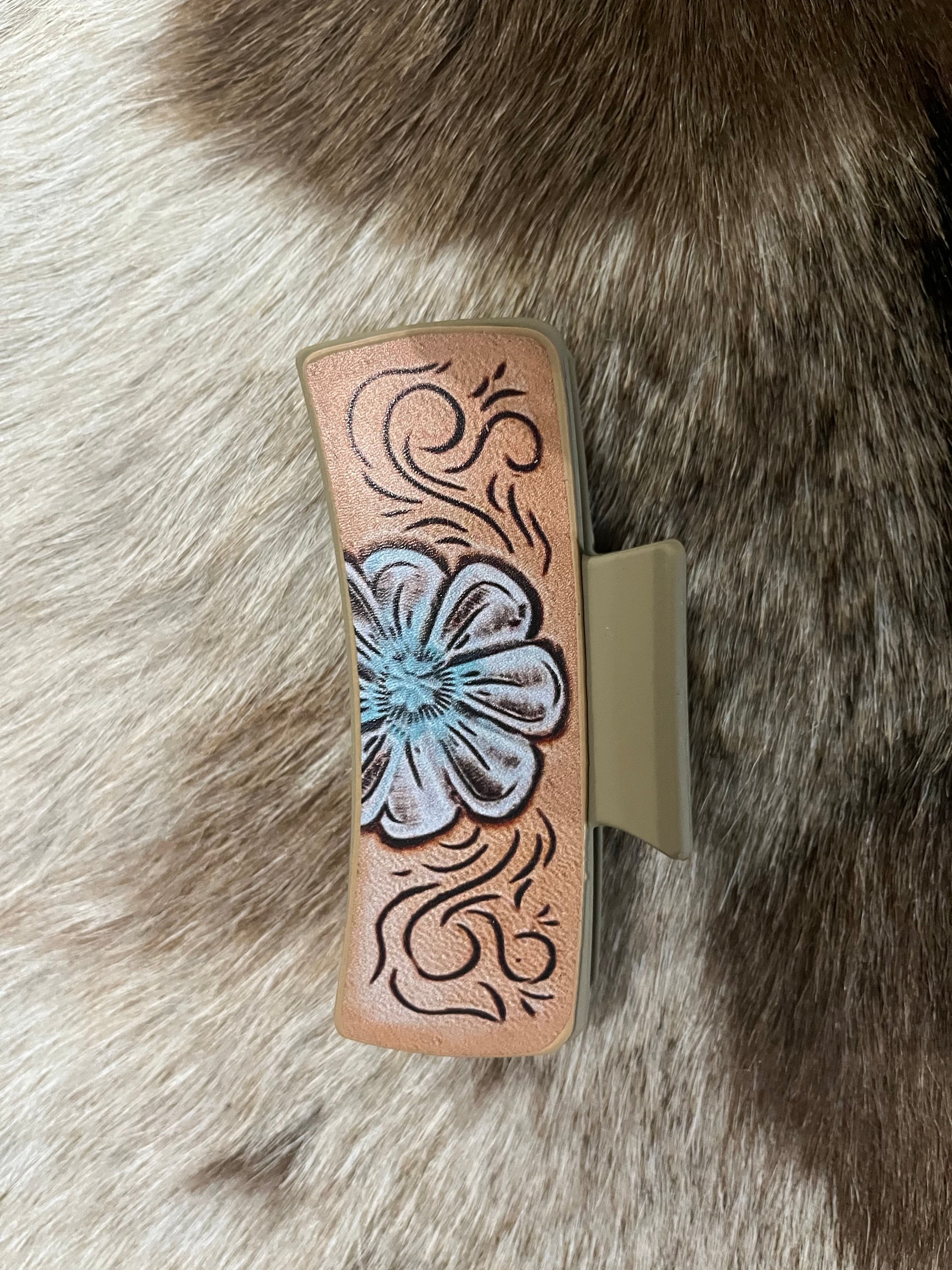 Tooled Flower Claw